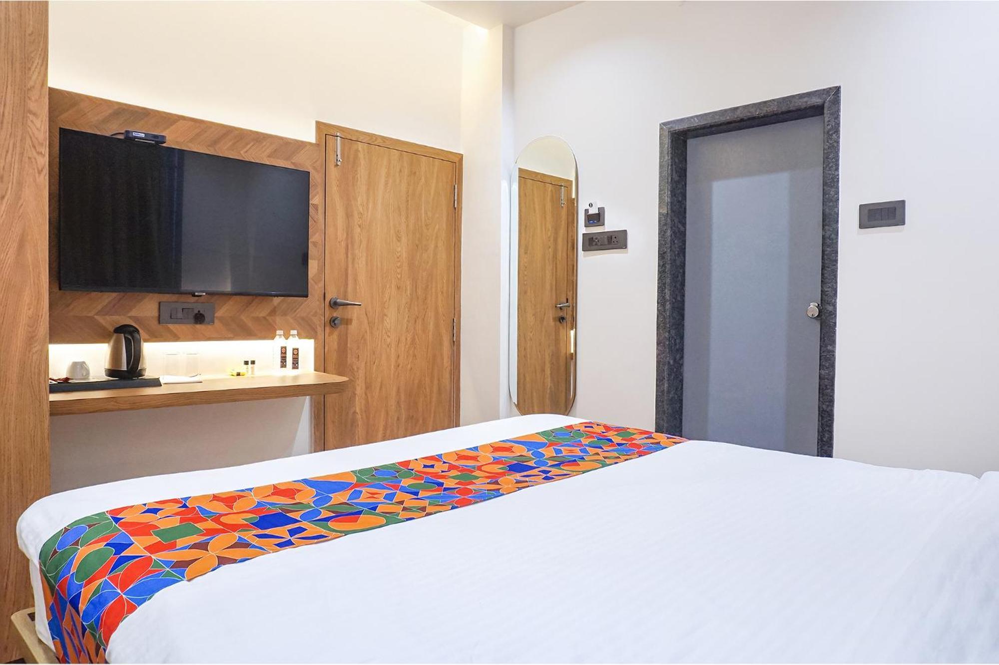 Fabhotel Prime Shourya Residency - Nr Maharshi Karve Museum プネ エクステリア 写真