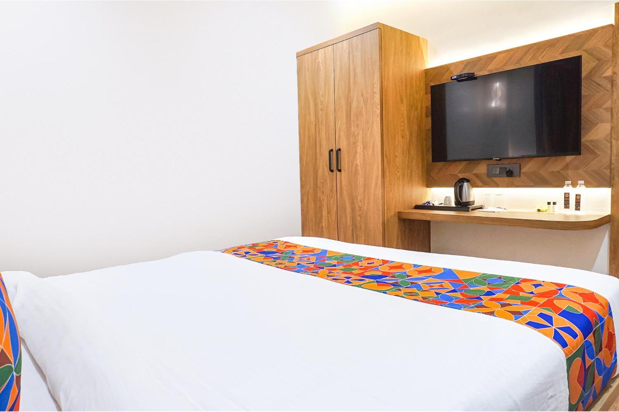 Fabhotel Prime Shourya Residency - Nr Maharshi Karve Museum プネ エクステリア 写真