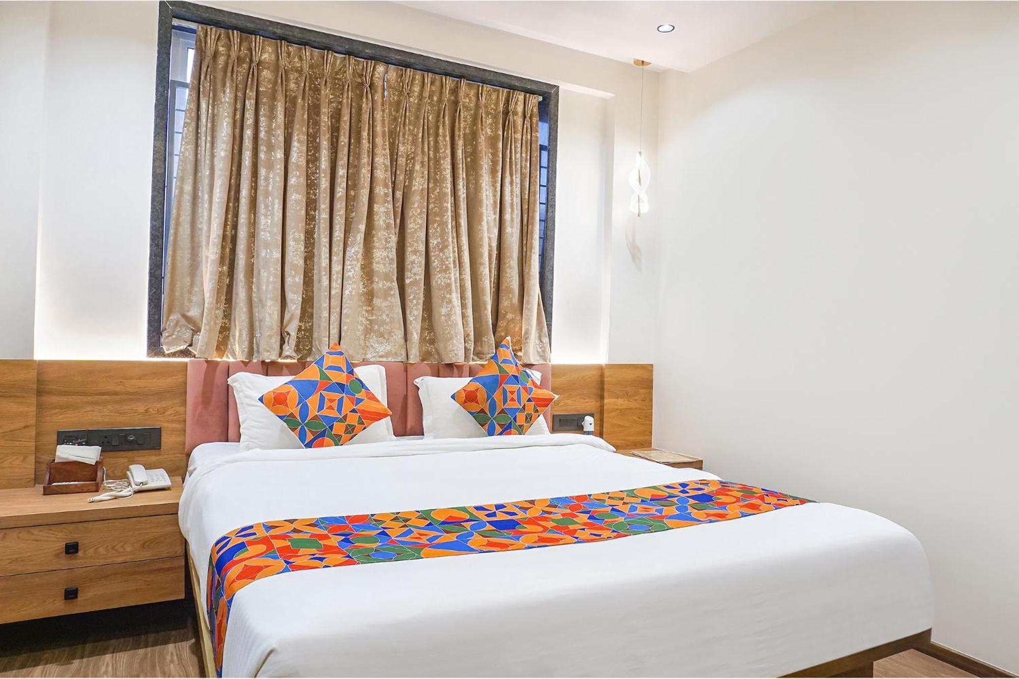 Fabhotel Prime Shourya Residency - Nr Maharshi Karve Museum プネ エクステリア 写真