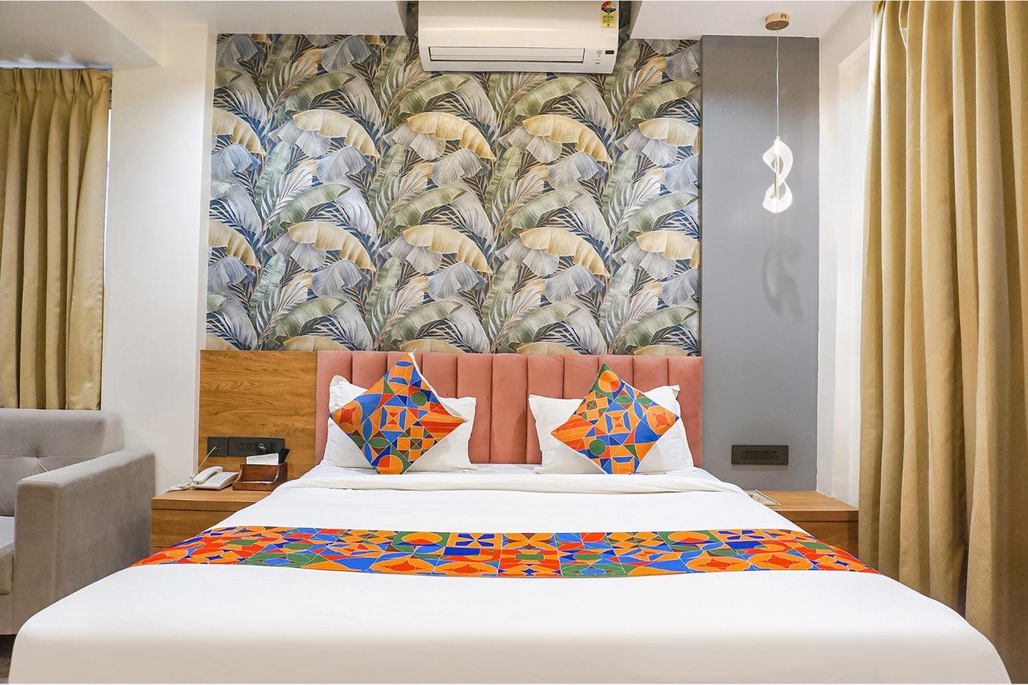 Fabhotel Prime Shourya Residency - Nr Maharshi Karve Museum プネ エクステリア 写真