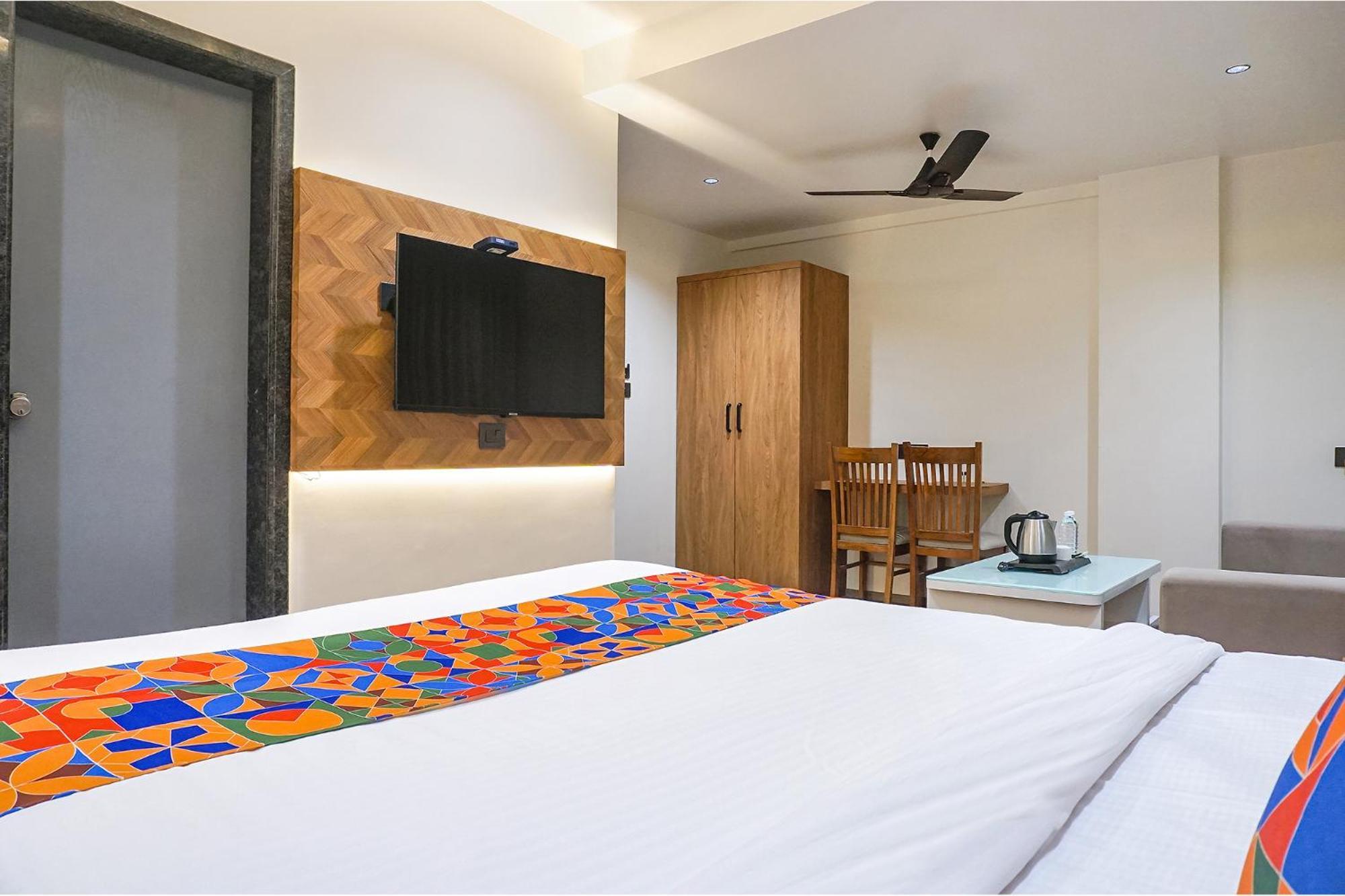 Fabhotel Prime Shourya Residency - Nr Maharshi Karve Museum プネ エクステリア 写真