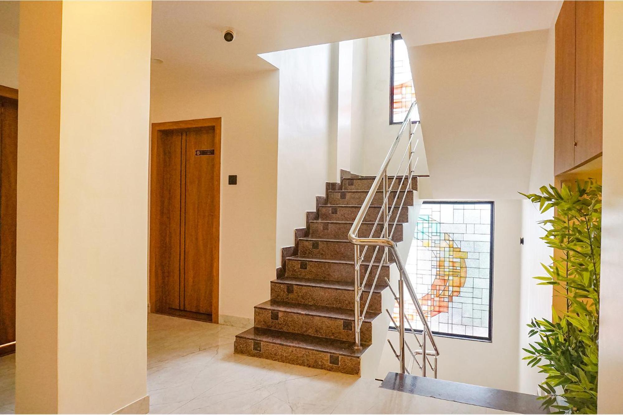 Fabhotel Prime Shourya Residency - Nr Maharshi Karve Museum プネ エクステリア 写真