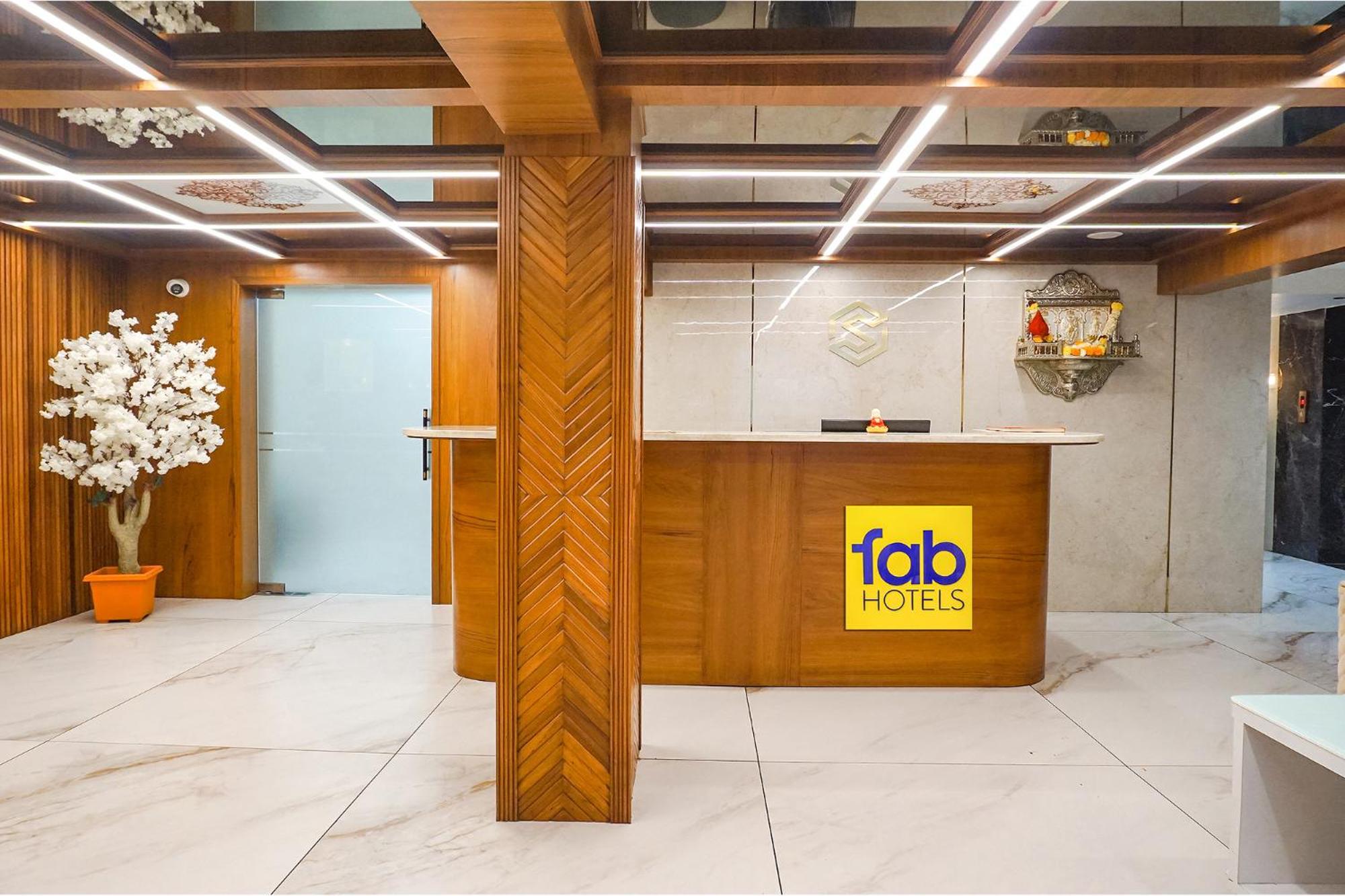 Fabhotel Prime Shourya Residency - Nr Maharshi Karve Museum プネ エクステリア 写真
