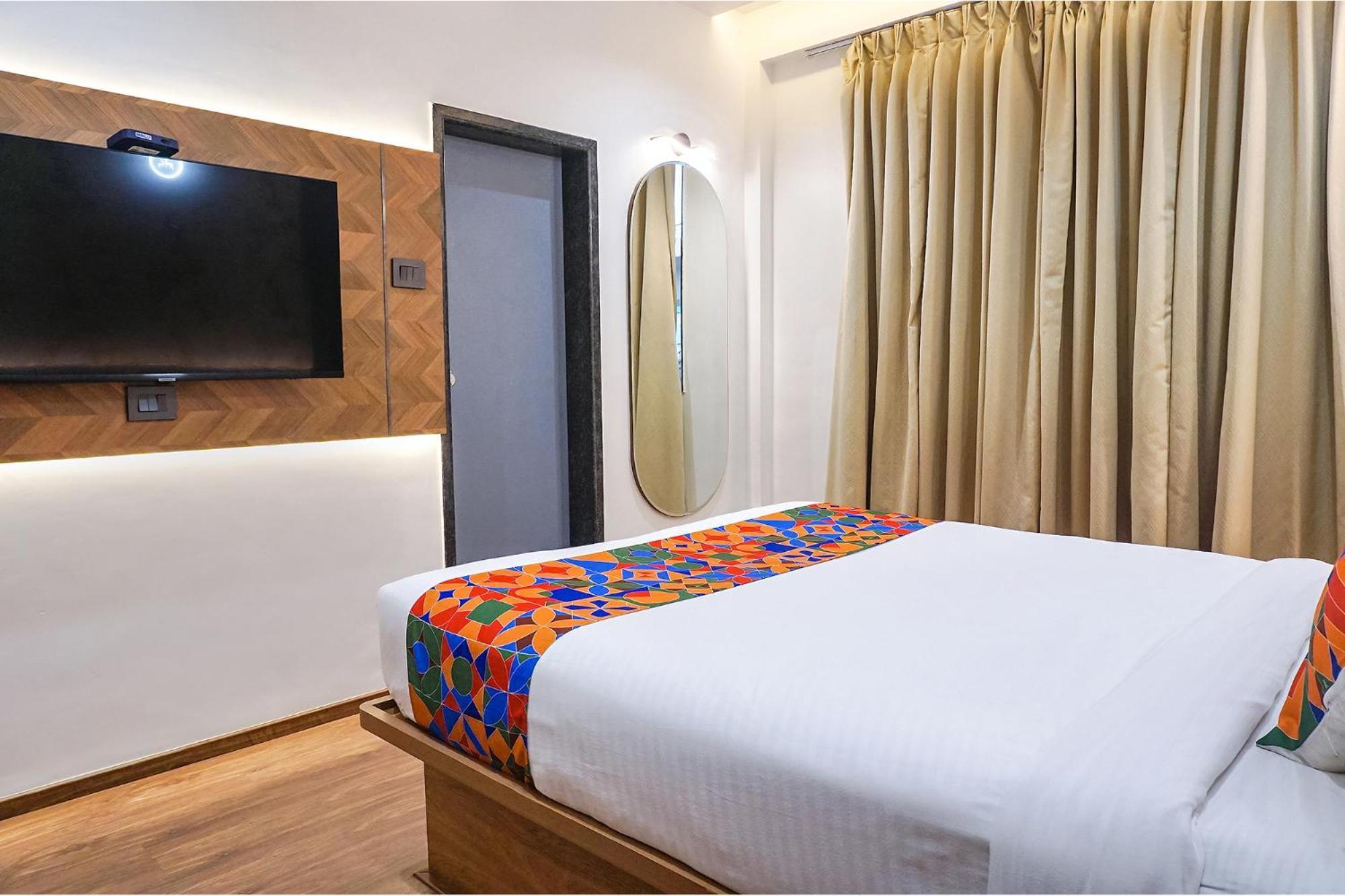 Fabhotel Prime Shourya Residency - Nr Maharshi Karve Museum プネ エクステリア 写真